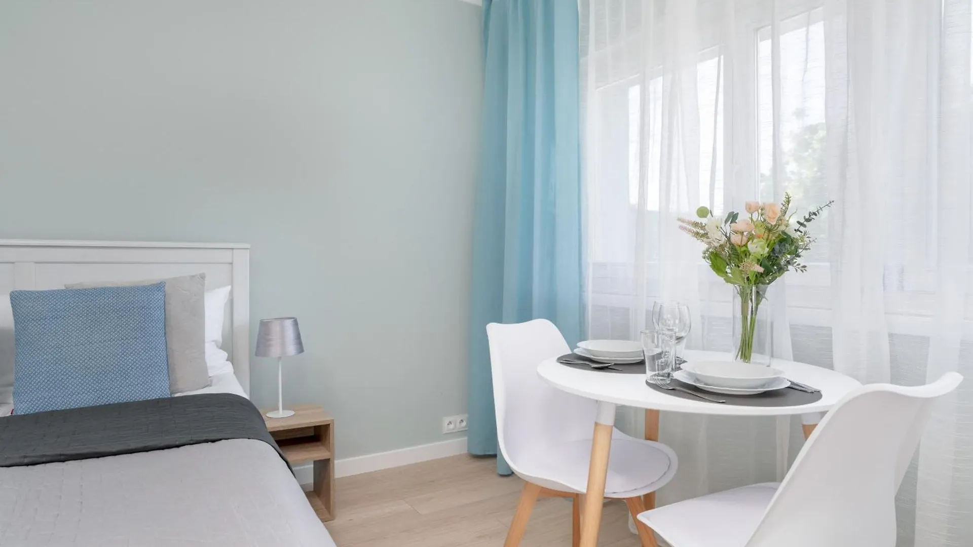 Bukowska Elegancki Apartament Z 1 Sypialnia I Biurkiem By Noclegi Renters Poznań