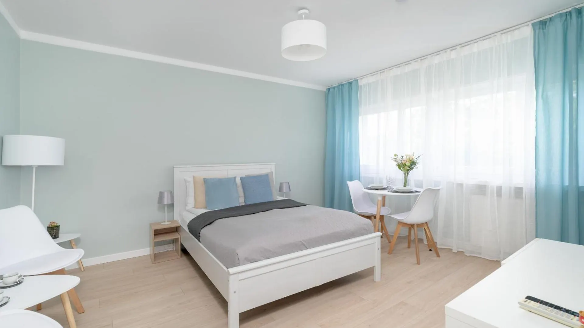 Bukowska Elegancki Apartament Z 1 Sypialnia I Biurkiem By Noclegi Renters Poznań