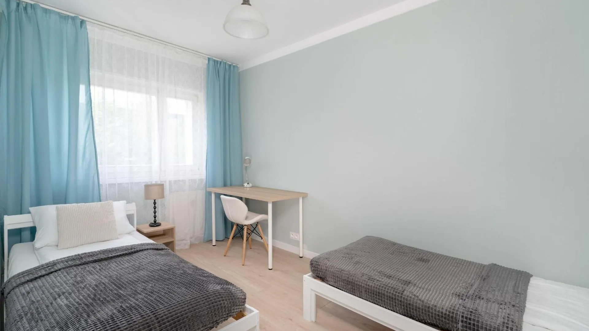 Bukowska Elegancki Apartament Z 1 Sypialnia I Biurkiem By Noclegi Renters Poznań Polska